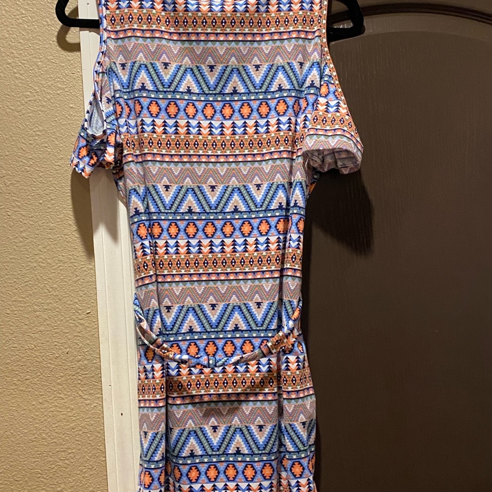 Open shoulder dress - Picture 3 of 3